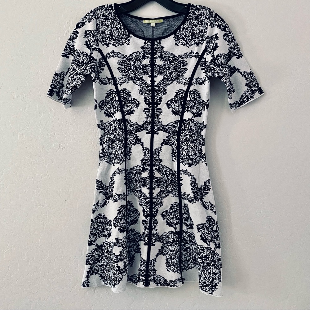 Gianni Bini Black And White Damask Sweater Dress S